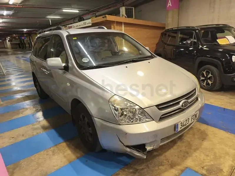 Usado Kia Carnival EX 185 CV (136 kW) 2006 Gris / plata Monovolumen