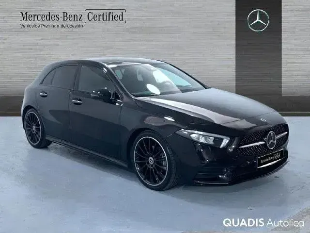 Usado Mercedes A180 116 CV (85 kW) 2022 Negro cosmos