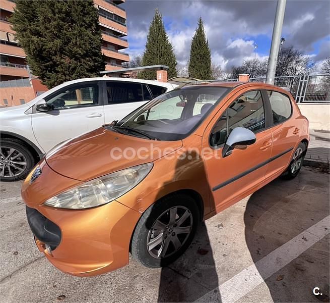 Usado Peugeot 207 90 CV (66 kW) 2006 Naranja Berlina