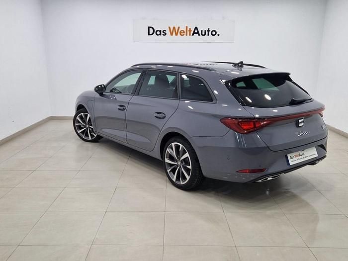 Usado Seat Leon FR 204 CV (150 kW) 2024 Gris Familiar