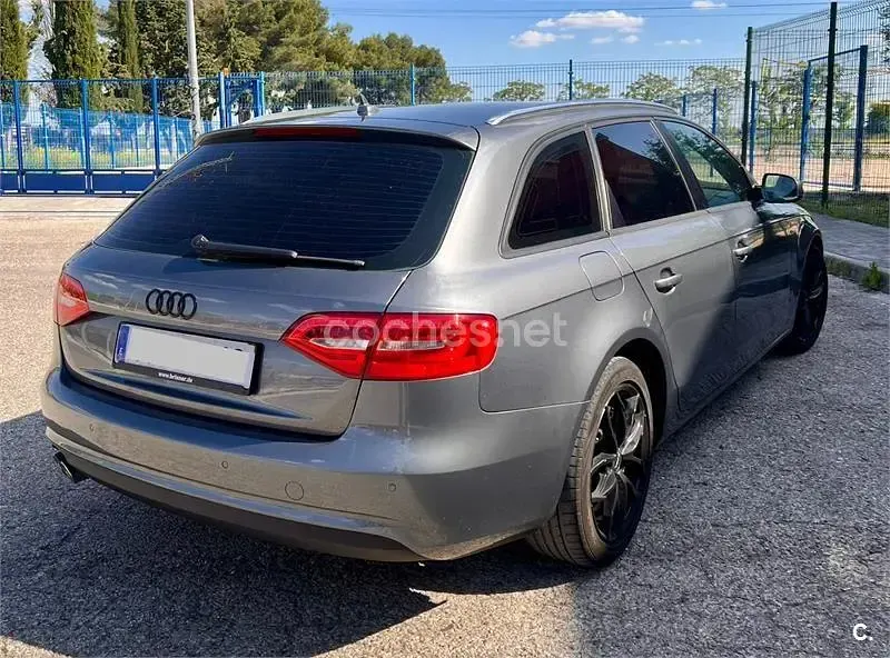 Usado Audi A4 136 CV (100 kW) 2015 Gris / plata Familiar