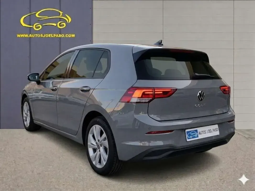Usado VW Golf VIII Life 110 CV (80 kW) 2020 Gris Utilitario