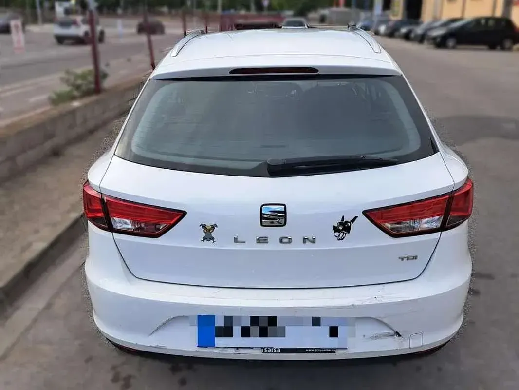 Usado Seat Leon ST Style 105 CV (77 kW) 2015 Blanco Familiar
