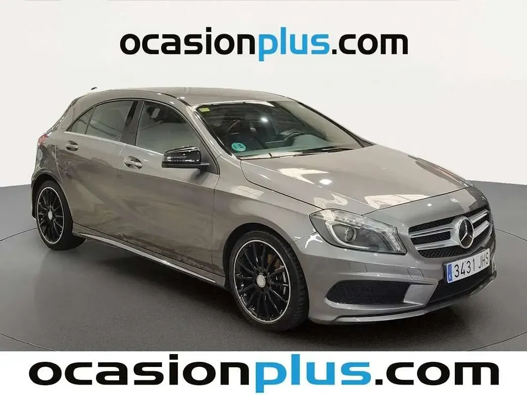 Usado Mercedes A200 AMG line 136 CV (100 kW) 2015 Gris Utilitario