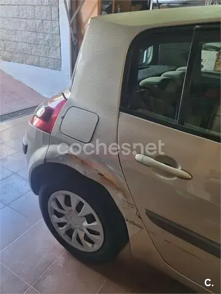Usado Renault Mégane Authentique 105 CV (77 kW) 2006 Beige Berlina