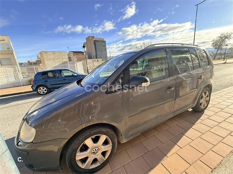 Beige Usado 2004 VW Touran Advance Monovolumen | 3700 € (Precio justo) - Imagen 1/4