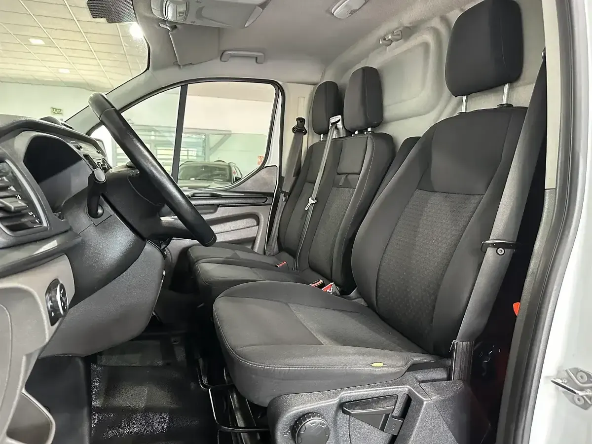 Usado Ford Transit Custom Trend 131 CV (96 kW) 2022 Blanco Berlina