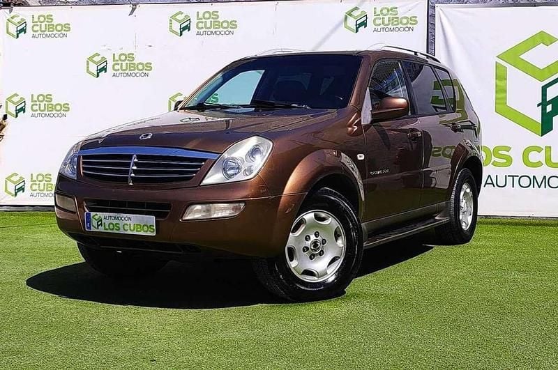 Marrón Usado 2004 Ssangyong (KGM) Rexton SUV | 6299 € - Imagen 1/4