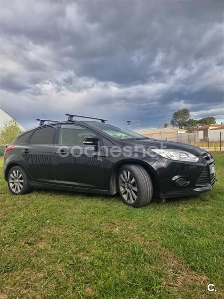 Negro Usado 2013 Ford Focus Titanium Berlina | 6200 € (Precio justo) - Imagen 1/4
