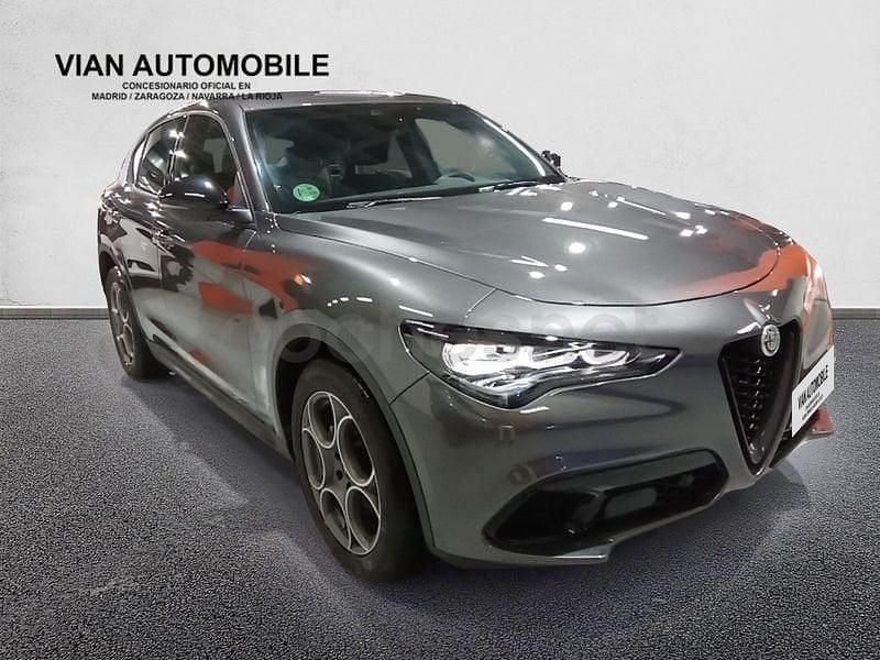 Usado Alfa Romeo Stelvio Super 160 CV (117 kW) 2023 Gris / plata SUV