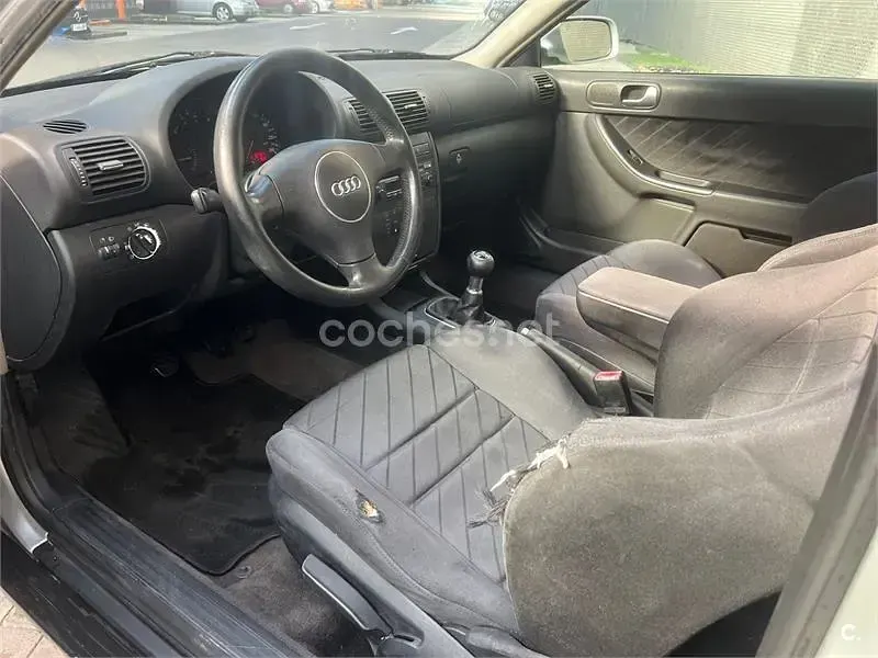 Używany Audi A3 Ambiente 100 KM (73 kW) 2002 Szary Hatchback