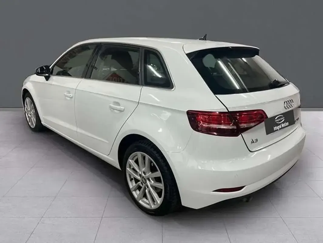 Usado Audi A3 Sportback Business 116 CV (85 kW) 2020 Blanco Utilitario
