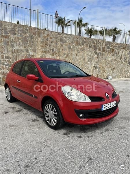 Usado Renault Clio II Exception 85 CV (62 kW) 2008 Rojo Berlina