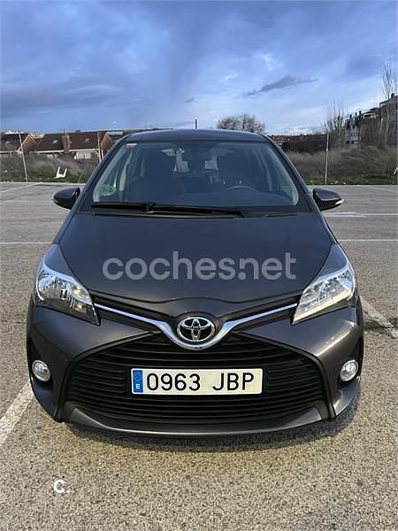 Usado Toyota Yaris Active 69 CV (50 kW) 2014 Gris / plata Utilitario