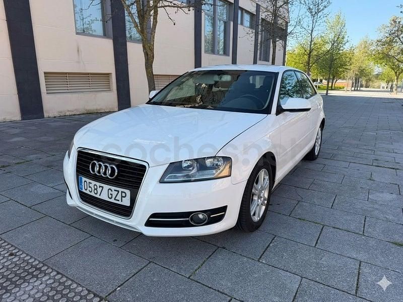 Käytetty Audi A3 Attraction 105 HP (77 kW) 2010 Valkoinen Viistoperä