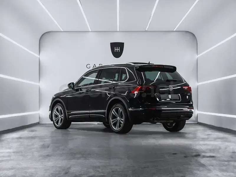 Usado VW Tiguan Sportline 190 CV (139 kW) 2019 Negro SUV
