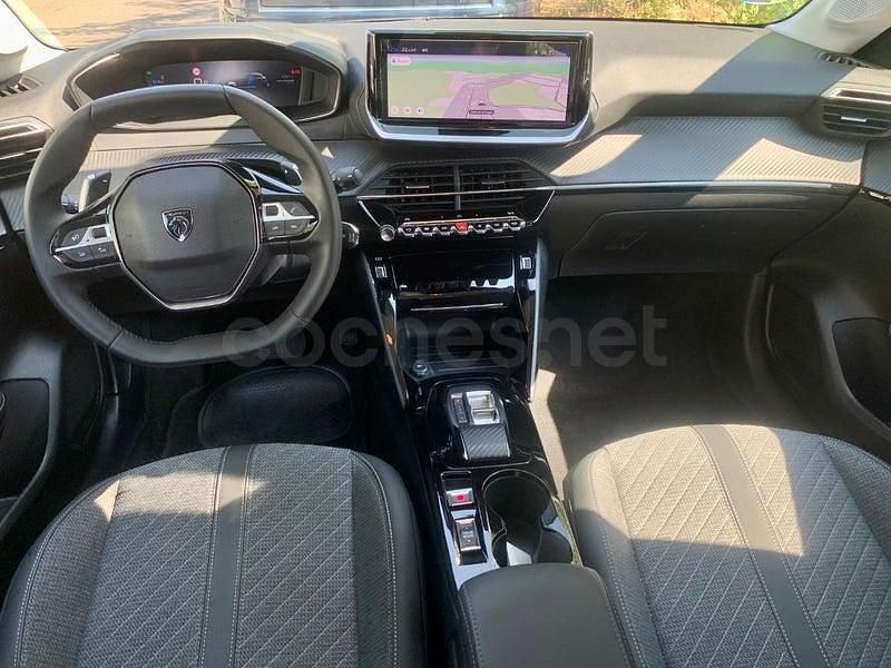Usado Peugeot 2008 GT 136 CV (100 kW) 2024 Gris / plata SUV