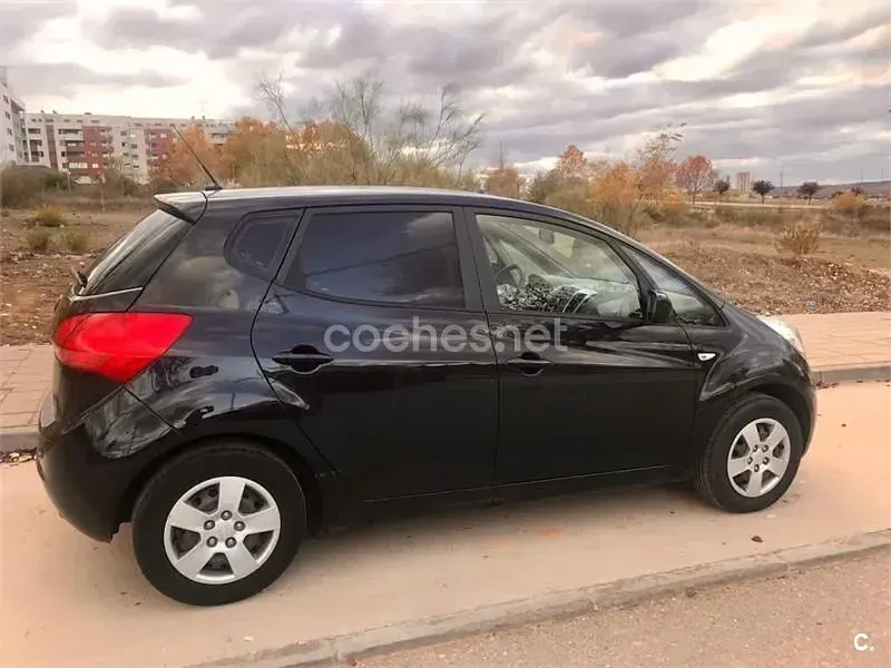 Usado Kia Venga 90 CV (66 kW) 2014 Negro Utilitario