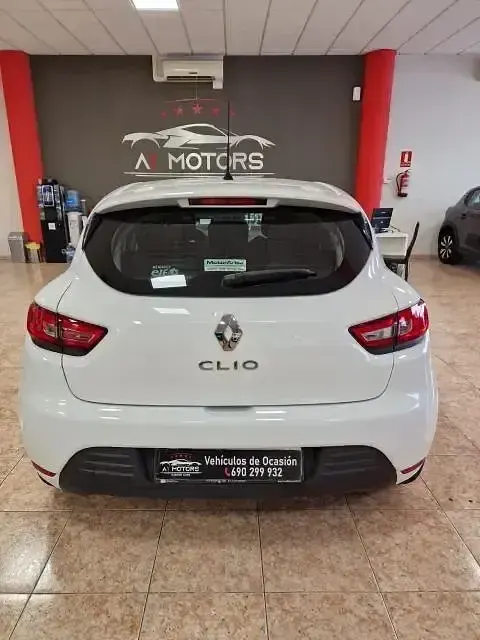 Usado Renault Clio IV Life 75 CV (55 kW) 2017 Blanco Berlina