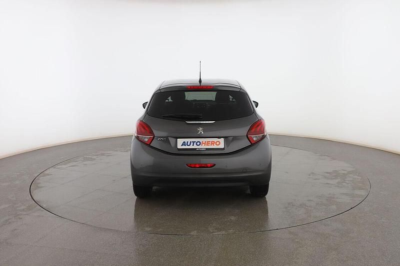 Usado Peugeot 208 Signature Sky 82 CV (60 kW) 2019 Gris Utilitario