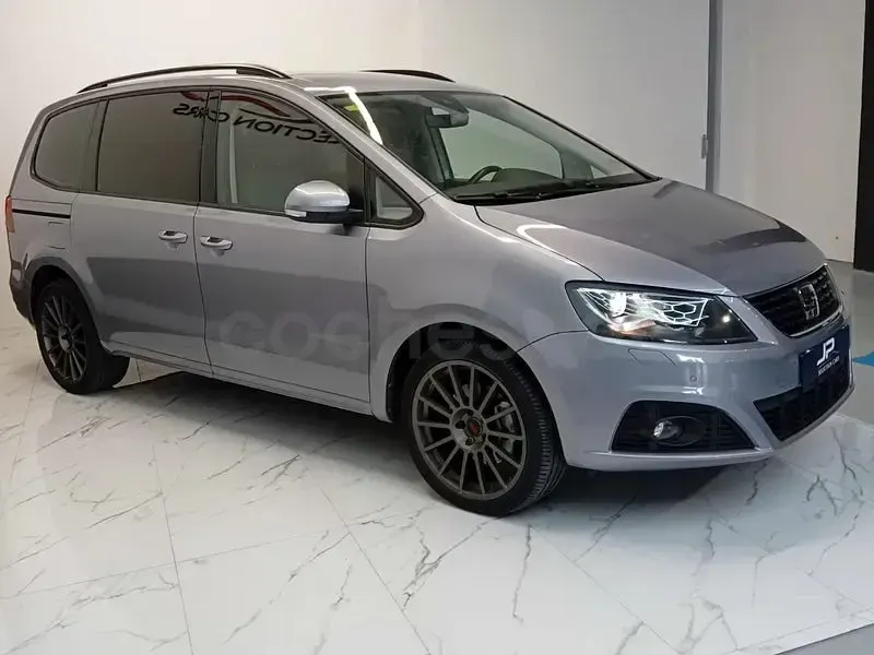 Usado Seat Alhambra Style 150 CV (110 kW) 2019 Gris / plata Monovolumen