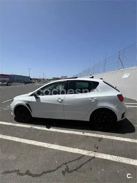 Usado Seat Ibiza Crono 90 CV (66 kW) 2016 Blanco Berlina