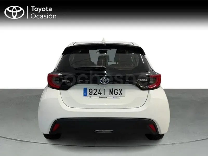 Usado Toyota Yaris Hybrid Active 116 CV (85 kW) 2023 Blanco Berlina