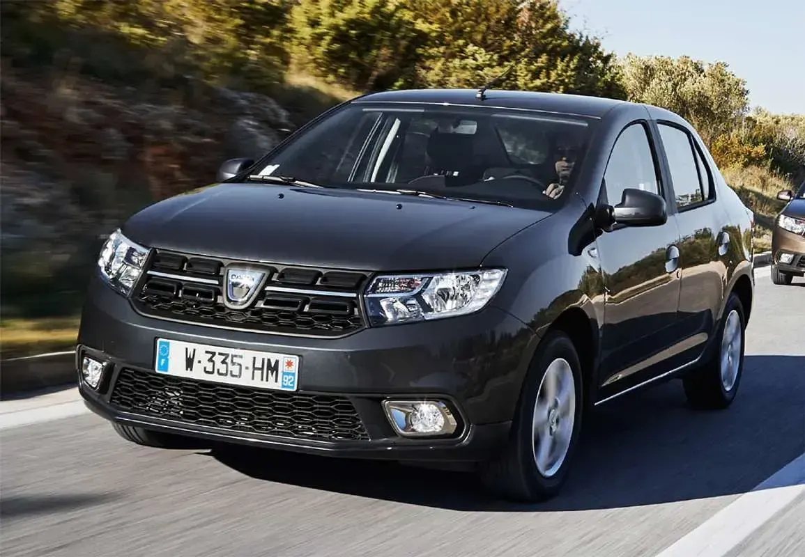 Usado Dacia Logan Ambiance 75 CV (55 kW) 2016 Rojo Utilitario