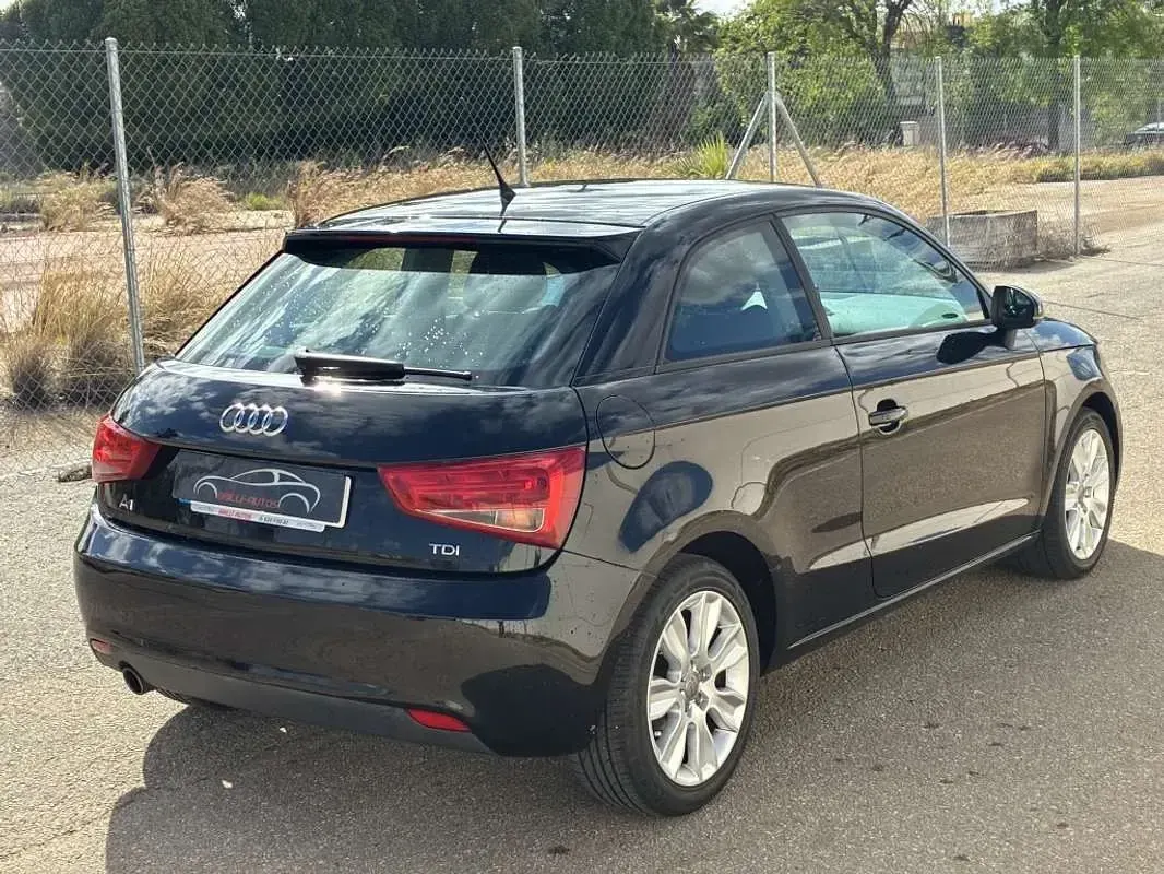 Usado Audi A1 Attraction 105 CV (77 kW) 2011 Negro Utilitario