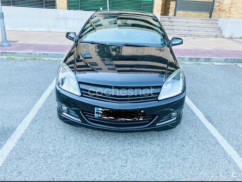 Usado Opel Astra GTC Sport 105 CV (77 kW) 2007 Negro Berlina