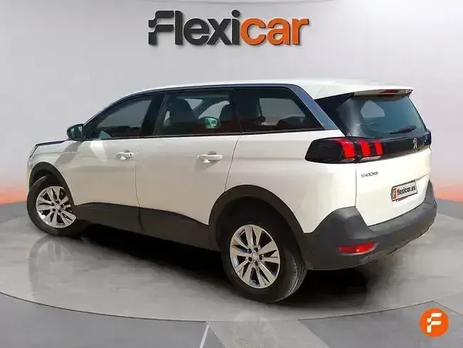 Używany Peugeot 5008 Active 130 KM (95 kW) 2022 Biały Minivan