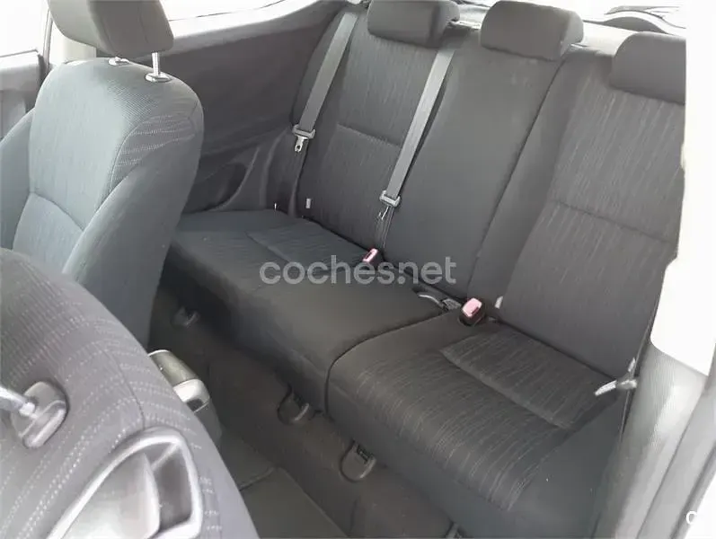 Usado Toyota Auris Luna 126 CV (92 kW) 2007 Blanco Utilitario
