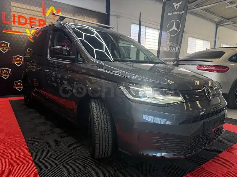 Usado VW Caddy Beach 102 CV (75 kW) 2021 Gris / plata Monovolumen
