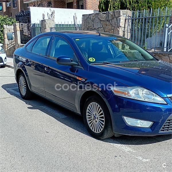 Usado Ford Mondeo Ghia 140 CV (102 kW) 2008 Azul Berlina