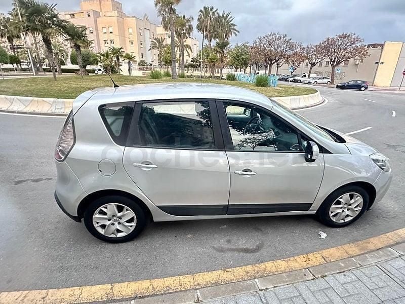 Usado Renault Grand Scénic III Expression 110 CV (80 kW) 2013 Gris / plata Monovolumen
