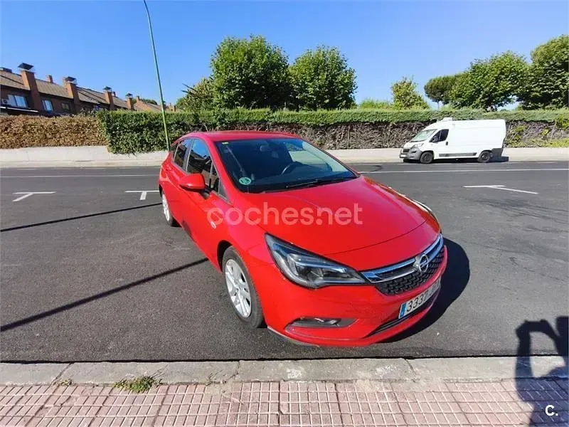 Usado Opel Astra Dynamic 125 CV (91 kW) 2016 Rojo Berlina