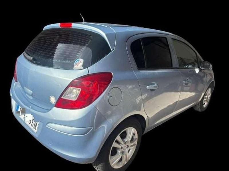 Usado Opel Corsa 90 CV (66 kW) 2009 Azul Utilitario
