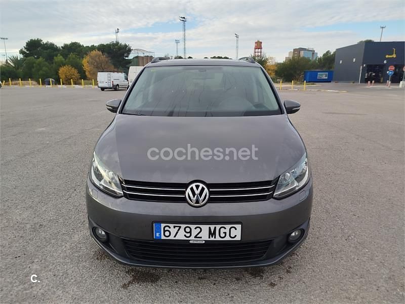 Usado VW Touran Advance 105 CV (77 kW) 2012 Gris / plata Monovolumen