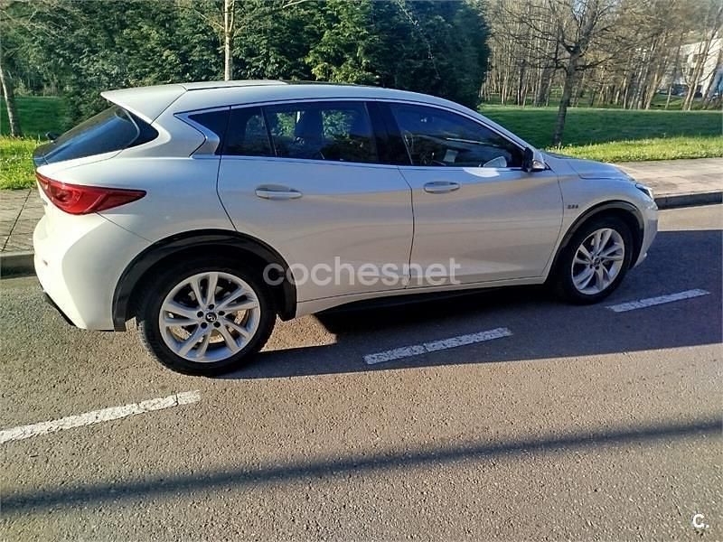 Usado Infiniti Q30 Premium 170 CV (125 kW) 2018 Blanco Berlina