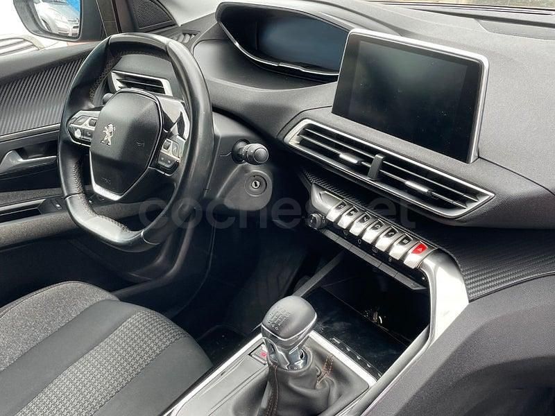 Usado Peugeot 3008 Allure 120 CV (88 kW) 2017 Negro SUV