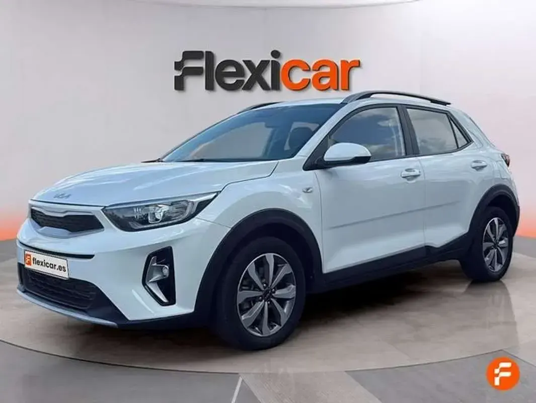 Usado Kia Stonic 84 CV (61 kW) 2023 Blanco SUV