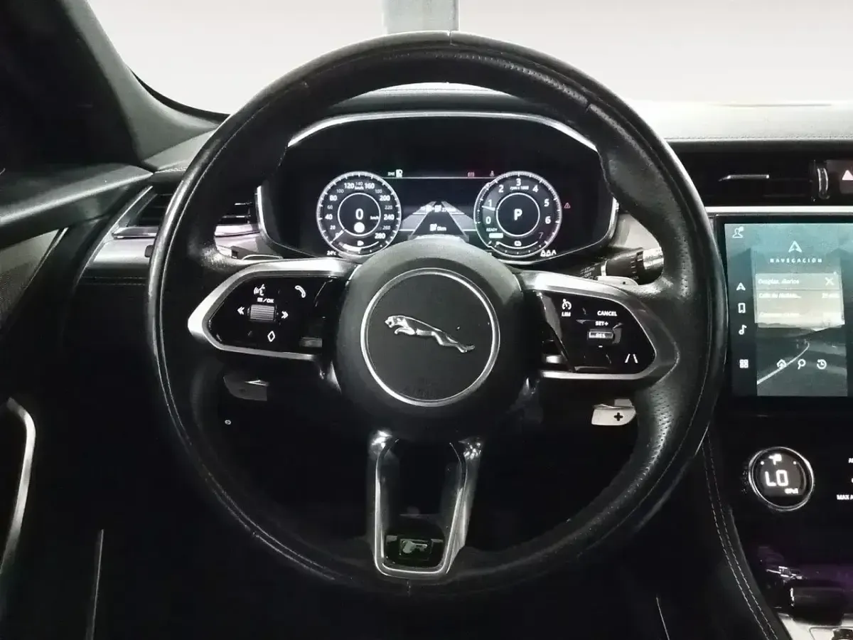 Usado Jaguar F-Pace R-Dynamic 404 CV (297 kW) 2021 Gris SUV