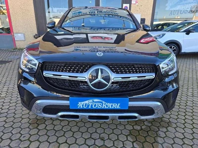 Usado Mercedes GLC300e 320 CV (235 kW) 2020 Negro Coupe