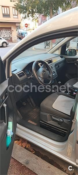 Usado VW Caddy Trendline 150 CV (110 kW) 2018 Gris / plata Monovolumen