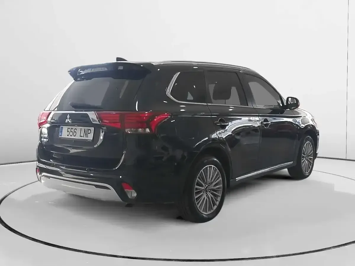 Usado Mitsubishi Outlander P-HEV 224 CV (164 kW) 2021 Negro SUV
