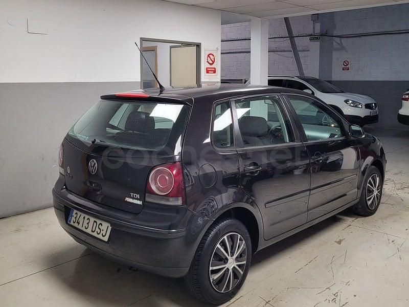 Usado VW Polo Advance 80 CV (58 kW) 2005 Negro Utilitario