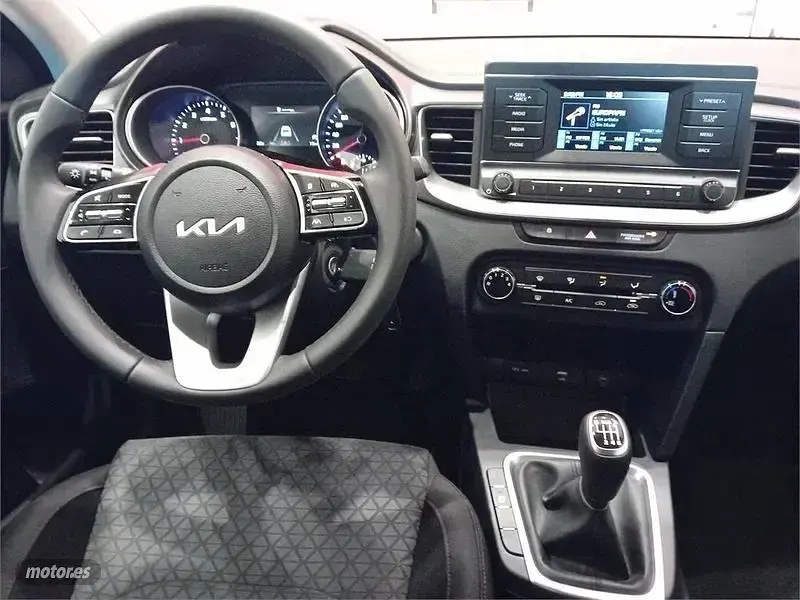 Usado Kia Ceed 120 CV (88 kW) 2024 Rojo Utilitario