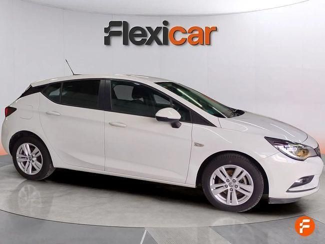 Usado Opel Astra Expression 150 CV (110 kW) 2017 Blanco