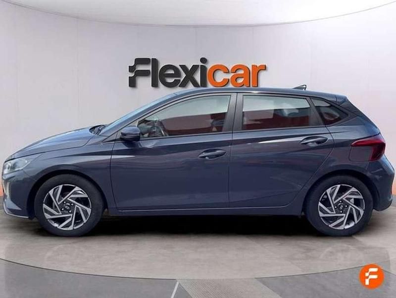 Usado Hyundai i20 84 CV (61 kW) 2024 Gris Utilitario