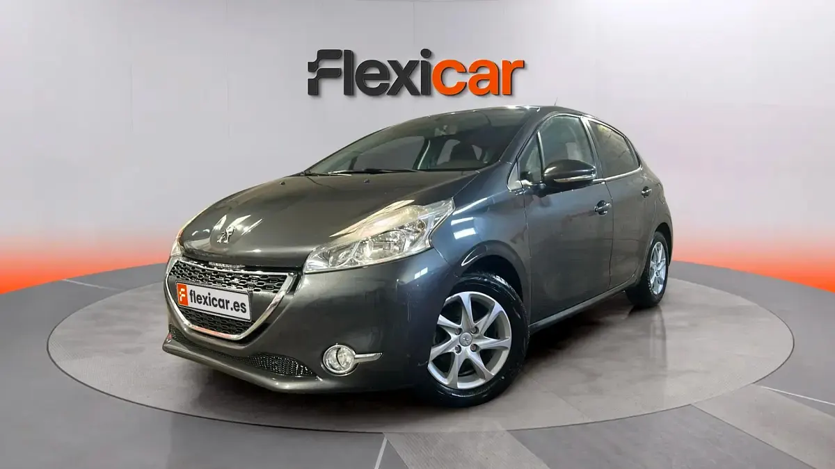 Usado Peugeot 208 Allure 92 CV (67 kW) 2015 Gris Utilitario